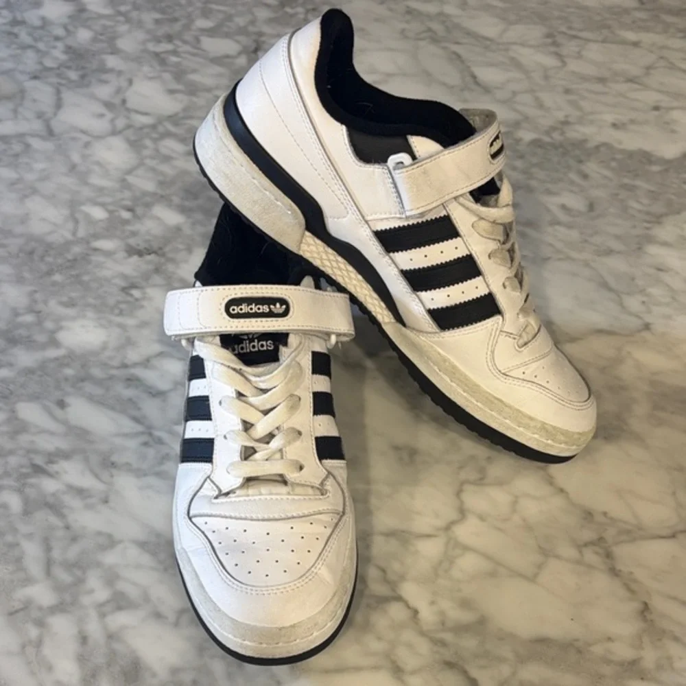 Adidas Classic White and Black Forum Basketball Sneakers, 9.5 men’s